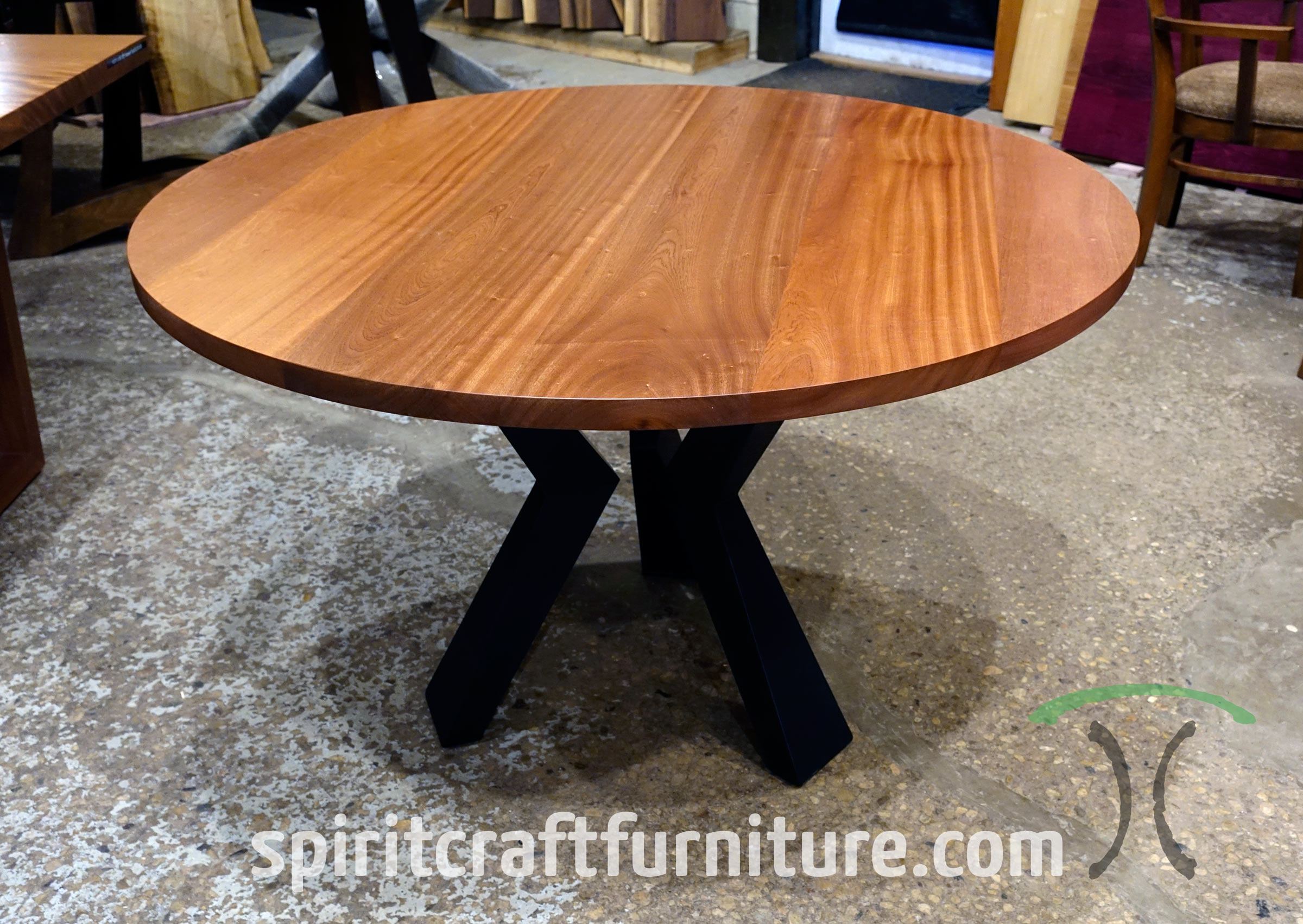 Round wood top clearance dining table